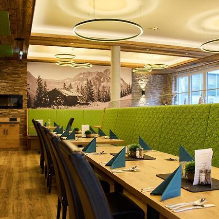 Aparthotel Kleinwalsertal Mittelberg Exteriör bild
