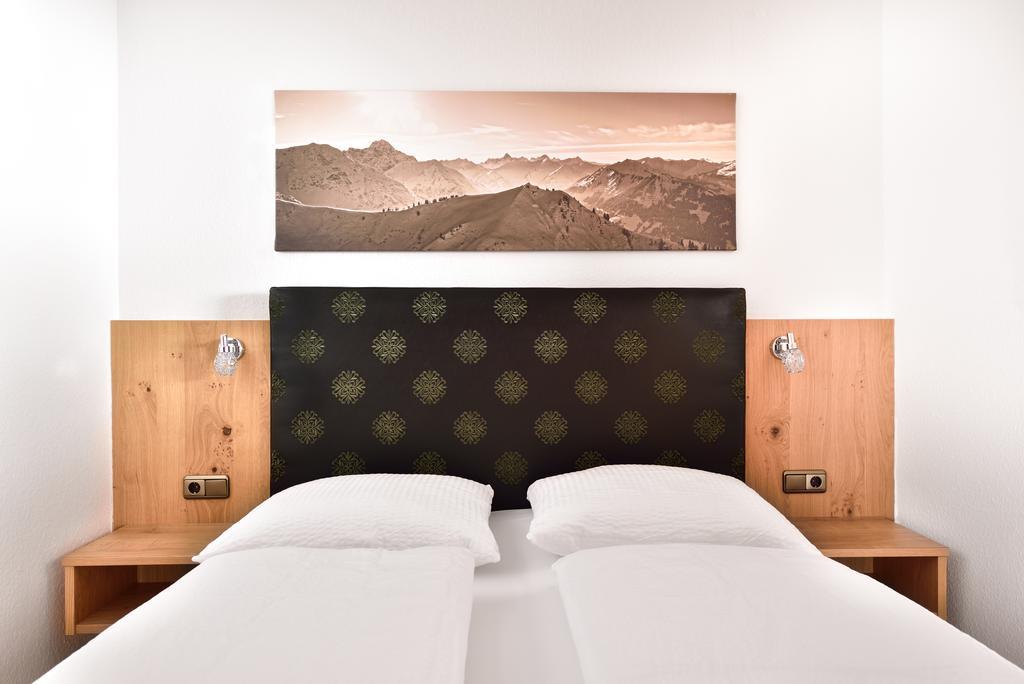 Aparthotel Kleinwalsertal Mittelberg Exteriör bild