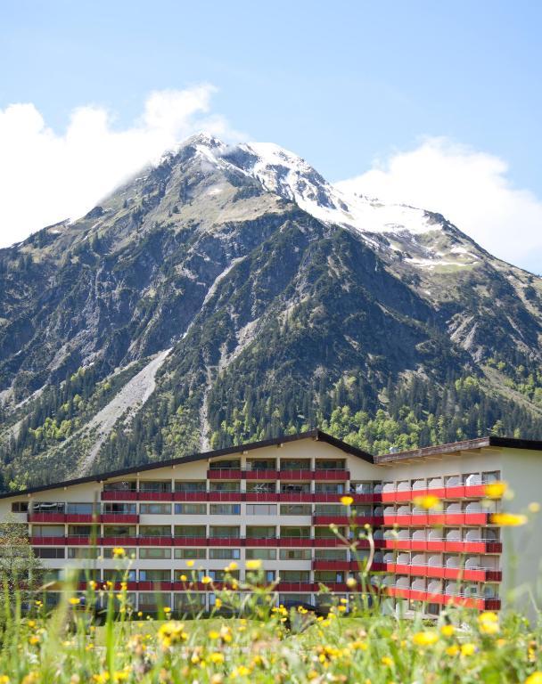 Aparthotel Kleinwalsertal Mittelberg Exteriör bild